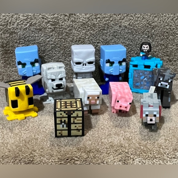mcdonalds 2025 minecraft happy meal toy & series 2 animals cow pig bee set of 11 - Picture 1 of 1